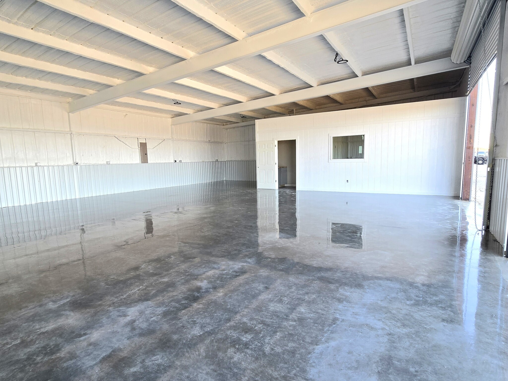 6404 FM 1715 F, Lampasas, TX for lease Interior Photo- Image 1 of 25