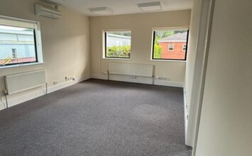 11A Kingswood Rd, Hampton Lovett for lease Interior Photo- Image 2 of 3