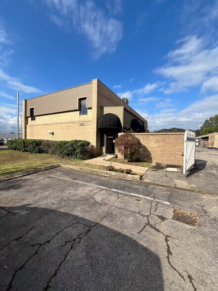 653 Mainstream Dr, Nashville, TN à louer - Photo du bâtiment - Image 2 de 4