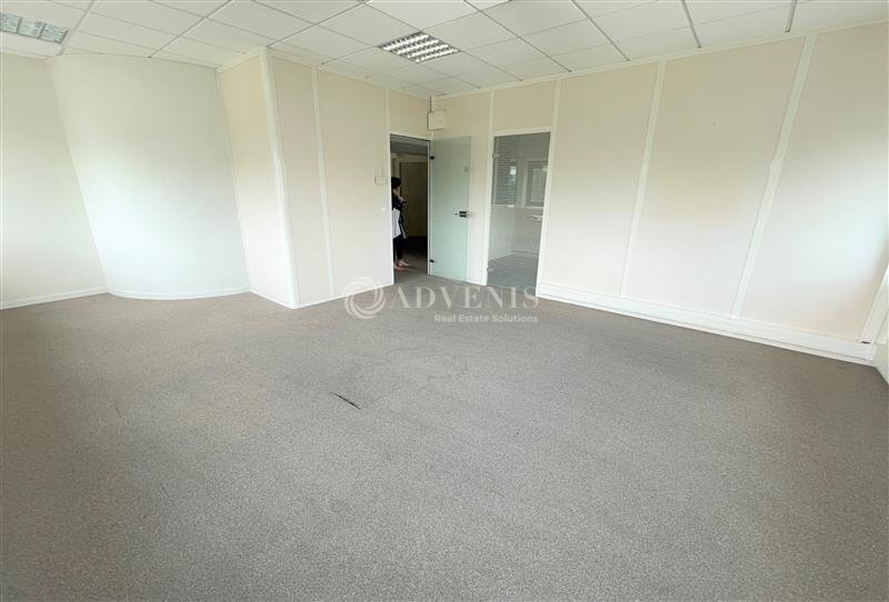 Office in Roissy-en-France for lease - Interior Photo - Image 3 of 8