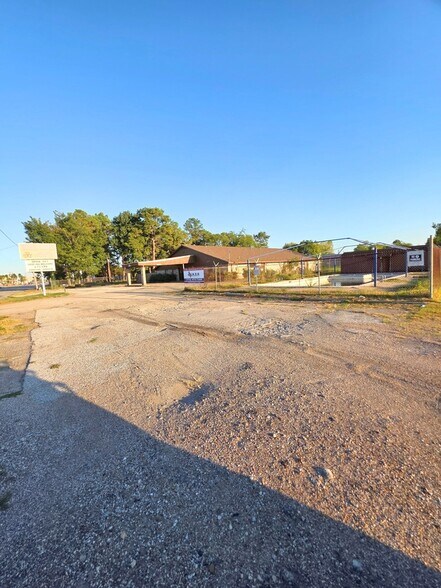 1206 Aldine Bender Rd, Houston, TX for sale - Building Photo - Image 2 of 12