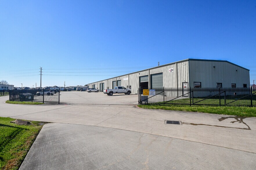 21621 Rhodes Rd, Spring, TX à louer - Photo du bâtiment - Image 2 de 15
