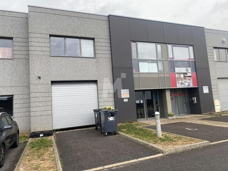 Flex dans Lieusaint à louer - Photo du bâtiment - Image 2 de 10