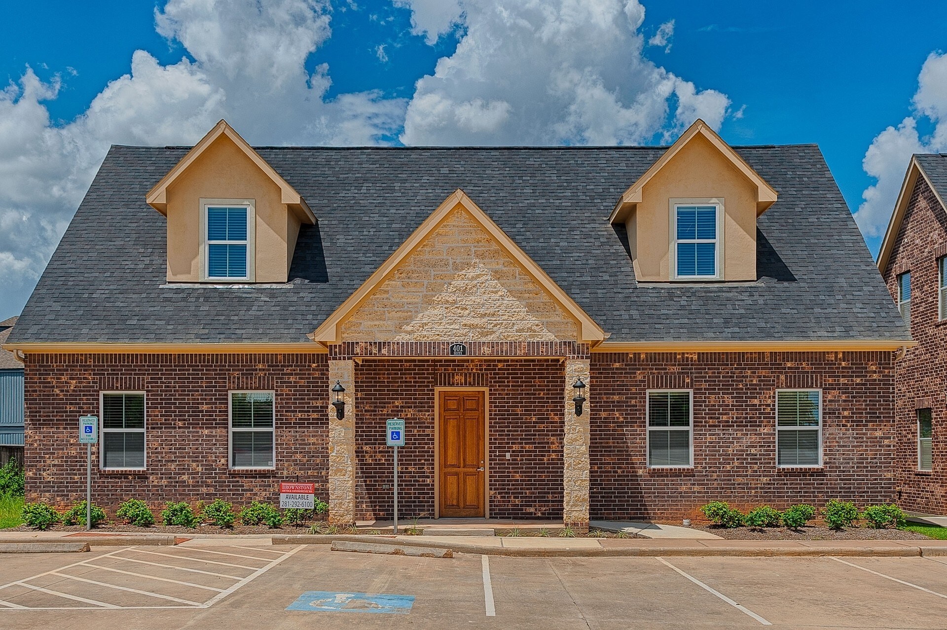303 Longmire Rd, Conroe, TX à louer Photo principale- Image 1 de 61