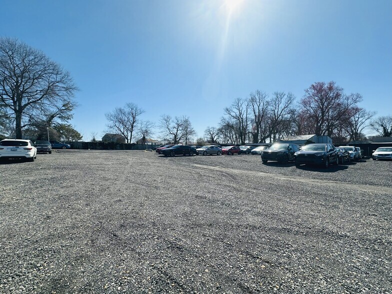 7056 Aviation Blvd, Glen Burnie, MD for lease - Building Photo - Image 2 of 5