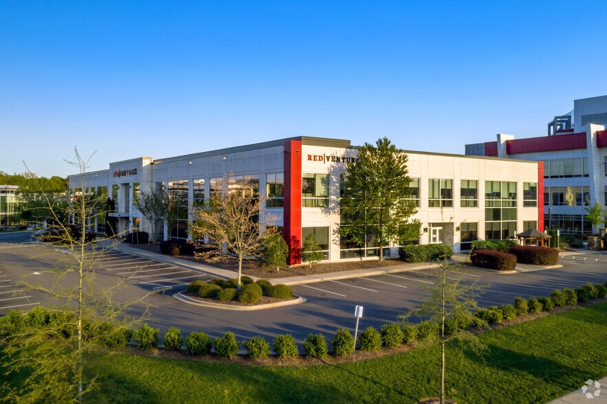 1091 Red Ventures Dr, Fort Mill, SC à louer - Photo du bâtiment - Image 2 de 5