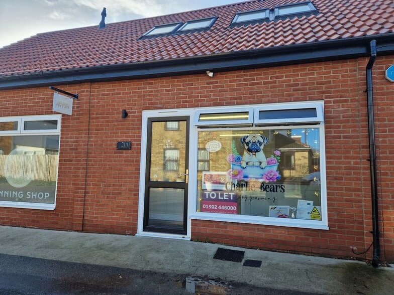 198-202 Church Rd, Kessingland for lease - Building Photo - Image 2 of 2