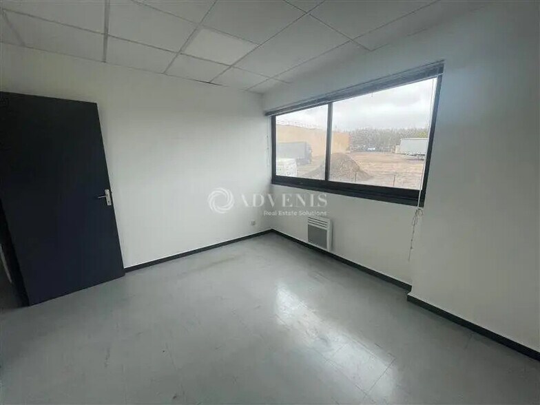 Office in Saint-Soupplets for lease - Interior Photo - Image 2 of 9