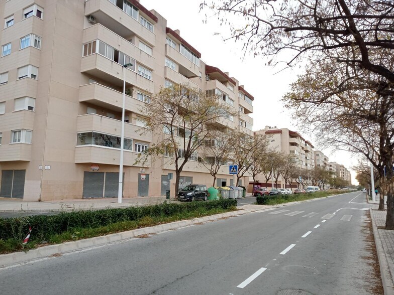 Commerce de détail dans Elche, Alicante à louer - Photo du bâtiment - Image 2 de 20