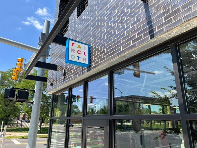 8001 Kercheval St, Detroit, MI à louer - Photo du bâtiment - Image 2 de 11