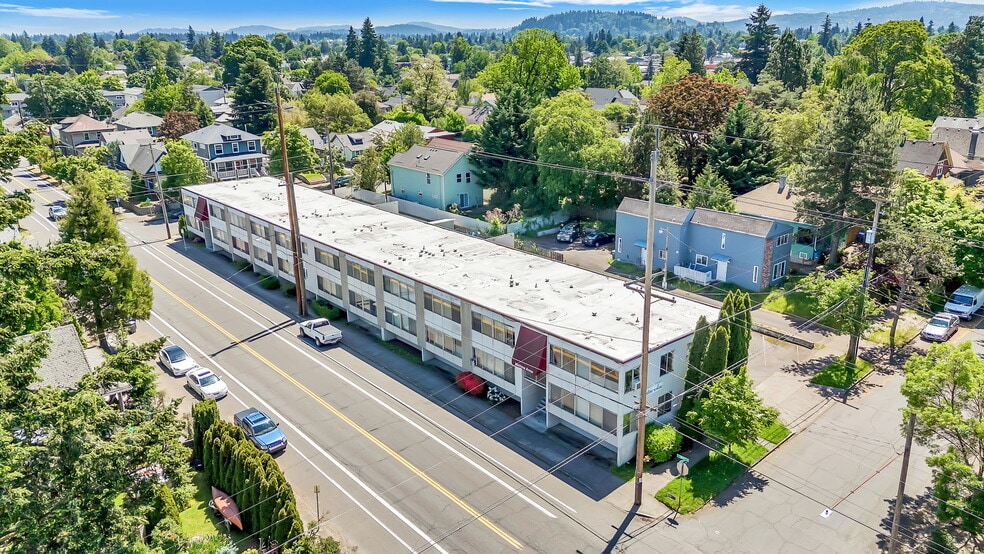7606-7720 E Burnside St, Portland, OR à vendre - Photo du bâtiment - Image 2 de 38