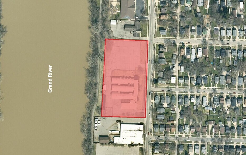 1863 Monroe Ave NW, Grand Rapids, MI à vendre - Photo du bâtiment - Image 2 de 2