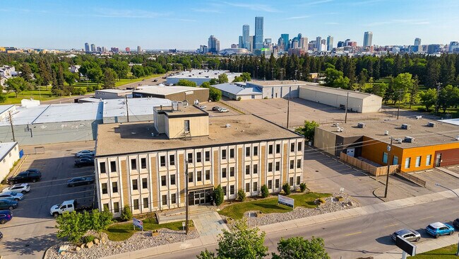 Plus de détails pour 10835 120th St NW, Edmonton, AB - Bureau à louer