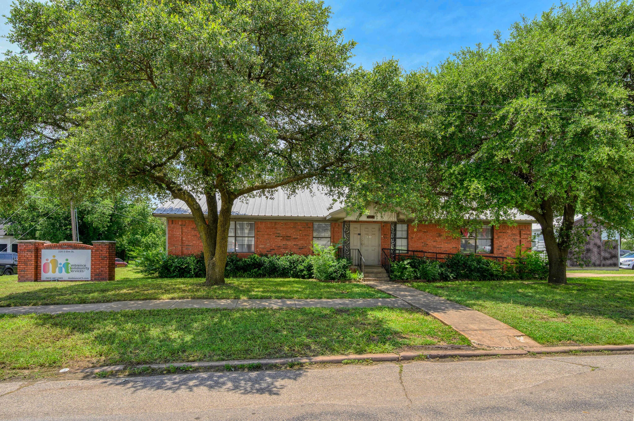220 S Elm St, Sherman, TX for sale Primary Photo- Image 1 of 19