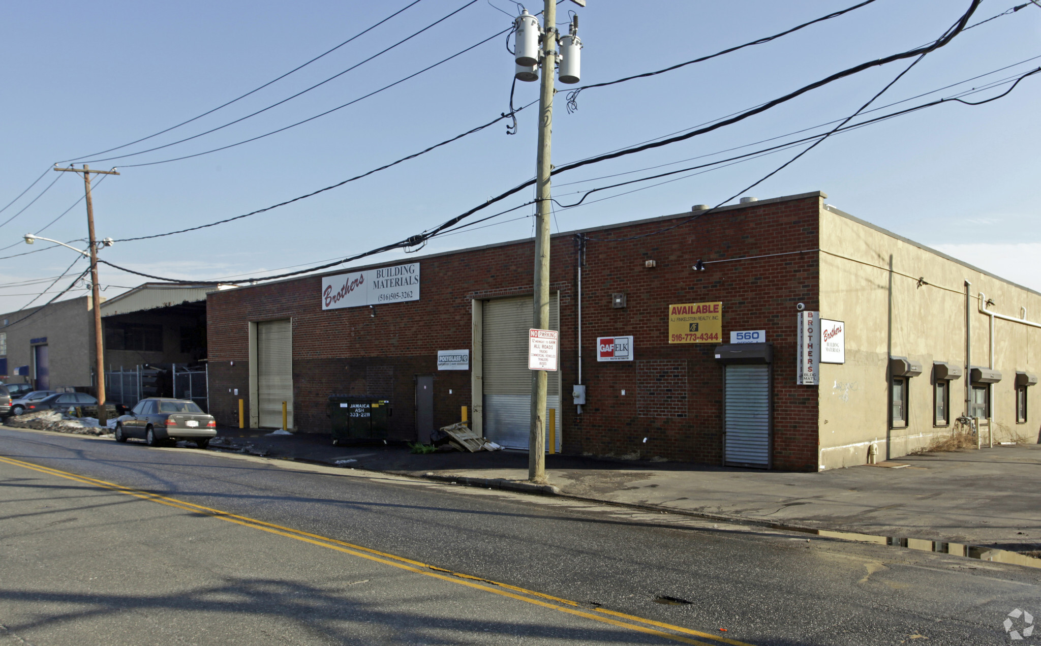 560 Commercial Ave, Garden City, NY à vendre Photo du bâtiment- Image 1 de 1