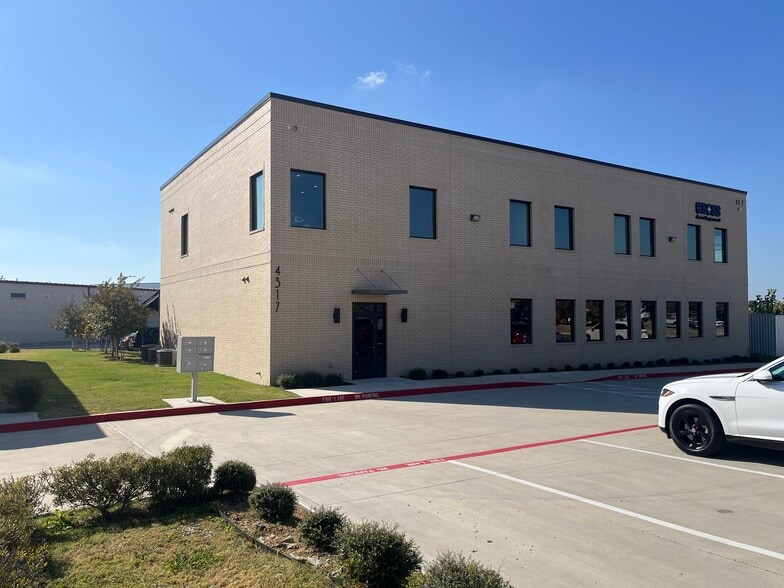 4317 Marsh Ridge, Carrollton, TX à vendre - Photo du bâtiment - Image 2 de 25