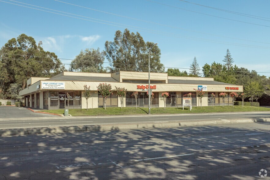 2100-2114 Watt Ave, Sacramento, CA à louer - Photo principale - Image 1 de 2