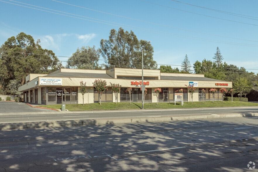 2100-2114 Watt Ave, Sacramento, CA for lease - Primary Photo - Image 1 of 2