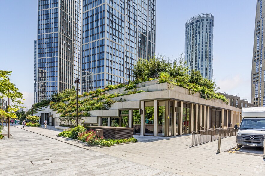 6 Carnation Way, Londres à louer - Photo du bâtiment - Image 1 de 26