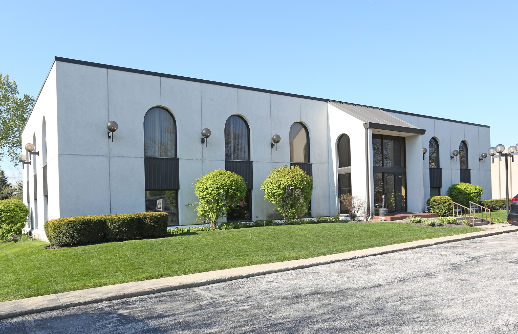 5 E College Dr, Arlington Heights, IL à louer Photo du bâtiment- Image 1 de 4