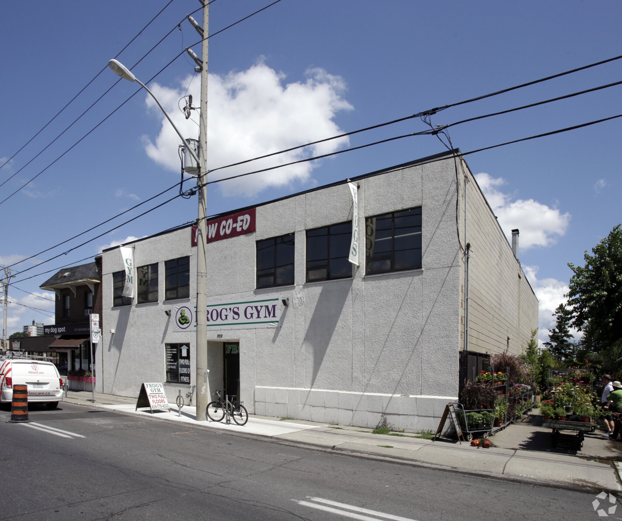 909 Pape Ave, Toronto, ON for sale Primary Photo- Image 1 of 1