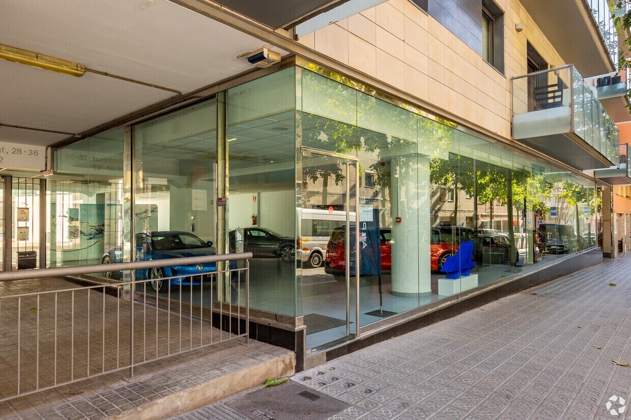 Retail in Barcelona, Barcelona for lease Interior Photo- Image 1 of 9