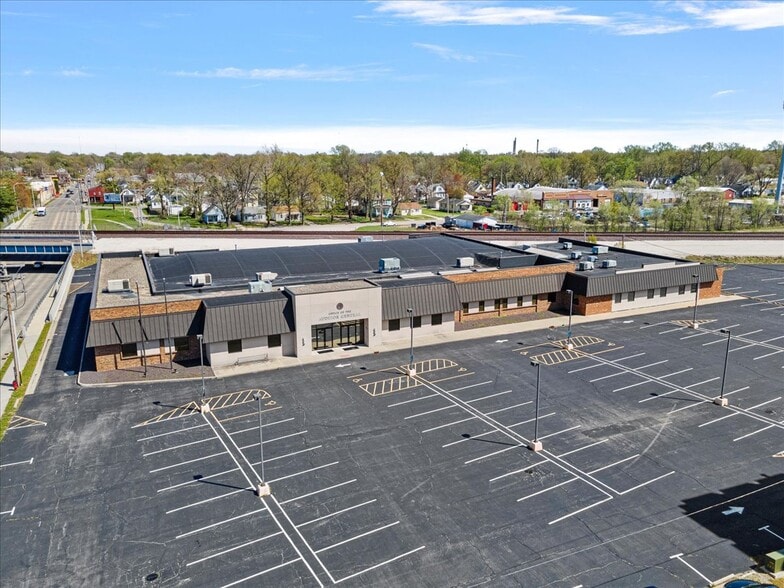 740 E Ash St, Springfield, IL à vendre - Photo du bâtiment - Image 1 de 26