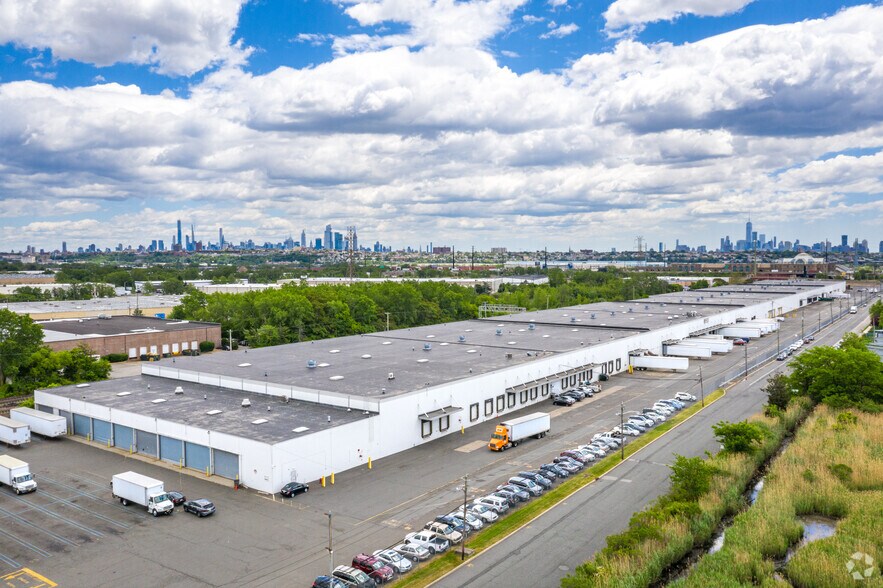 1000 New County Rd, Secaucus, NJ à louer - Photo du bâtiment - Image 2 de 4