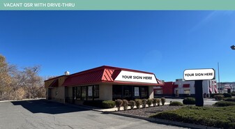 Vacant QSR with Drive Thru - Restaurant avec service au volant