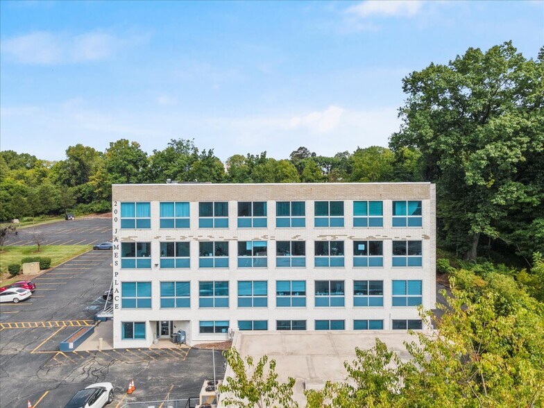 200 James Pl, Monroeville, PA à louer - Photo du bâtiment - Image 2 de 12