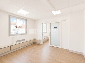6 Place Charles Hernu, Villeurbanne for lease Interior Photo- Image 2 of 5