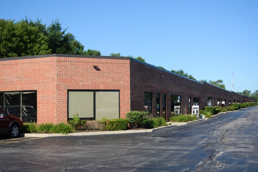 111 Erick St, Crystal Lake, IL for lease - Building Photo - Image 2 of 6