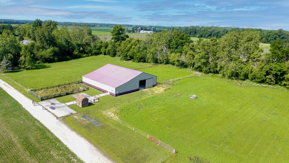 9185 E County Road 700 N, Hope, IN à louer - Photo du bâtiment - Image 1 de 10