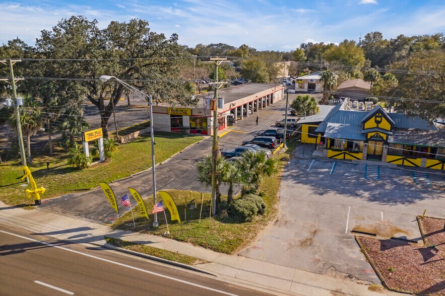 1209 W Brandon Blvd, Brandon, FL for sale - Building Photo - Image 3 of 40