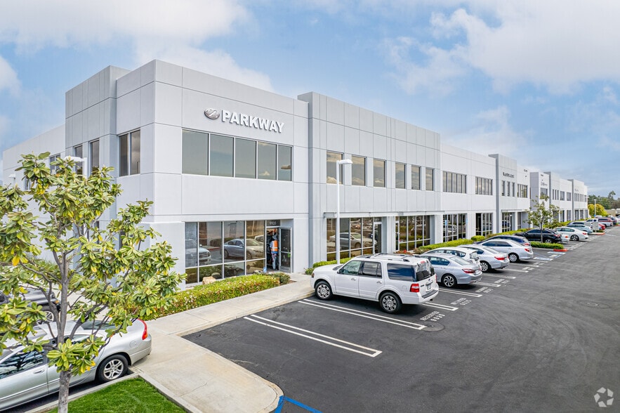 9927-9931 Muirlands Blvd, Irvine, CA à vendre - Photo du bâtiment - Image 3 de 23