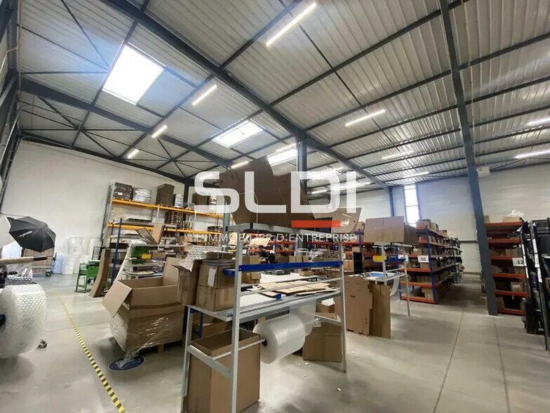 Flex in Saint-Priest for lease - Building Photo - Image 2 of 6