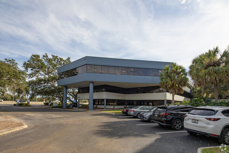 4902 Eisenhower Blvd, Tampa, FL for lease - Building Photo - Image 3 of 12