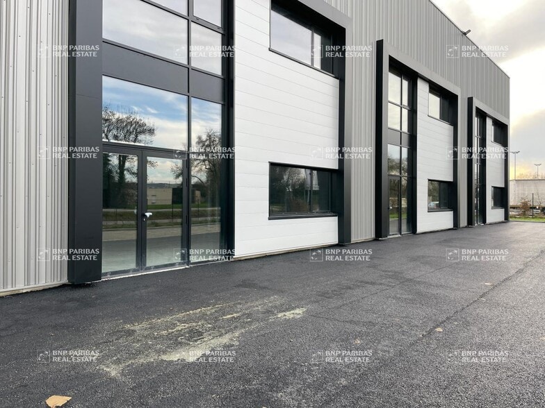 Local d'activités dans Thouaré-sur-Loire à vendre - Photo du bâtiment - Image 2 de 10