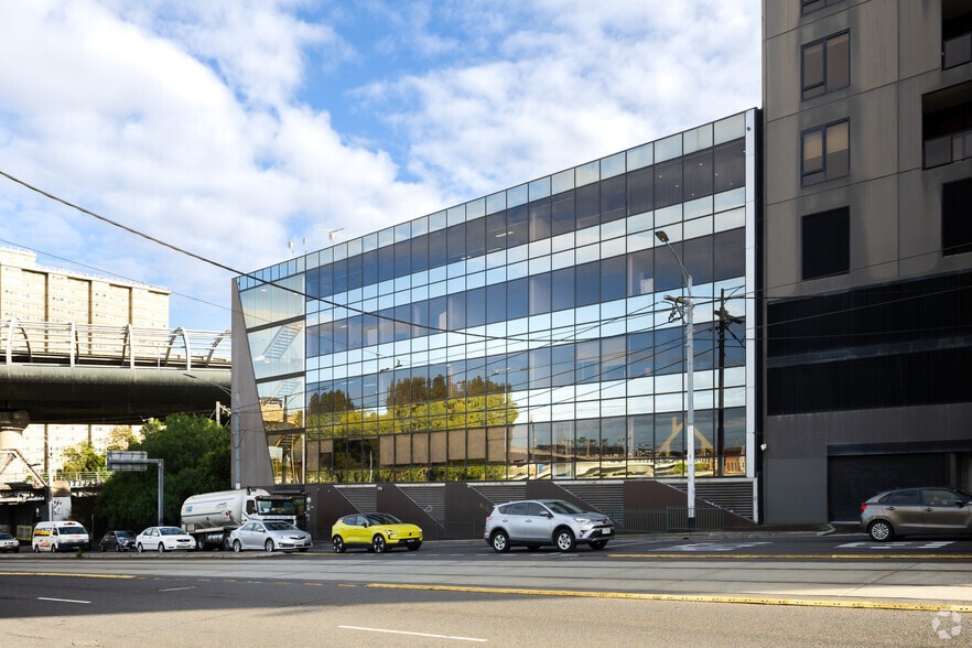 70 Racecourse Rd, North Melbourne for sale - Primary Photo - Image 1 of 3