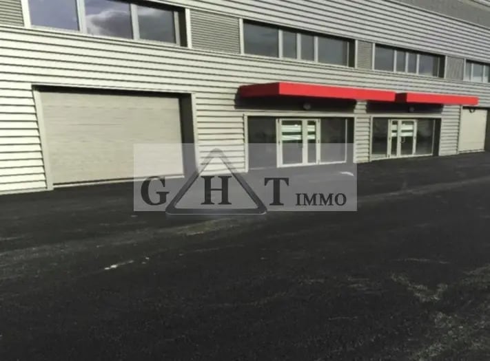 Industrial in Villeneuve-la-Garenne for lease Building Photo- Image 1 of 2
