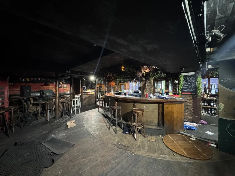 8 Rue De Lappe, Paris for lease - Interior Photo - Image 2 of 11