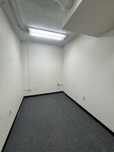 8005 Plainfield Rd, Cincinnati, OH for lease Interior Photo- Image 2 of 4