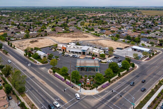 Plus de détails pour NWC Mooney & Riggin Ave, Visalia, CA - Bureau/Médical, Commerce de détail à louer