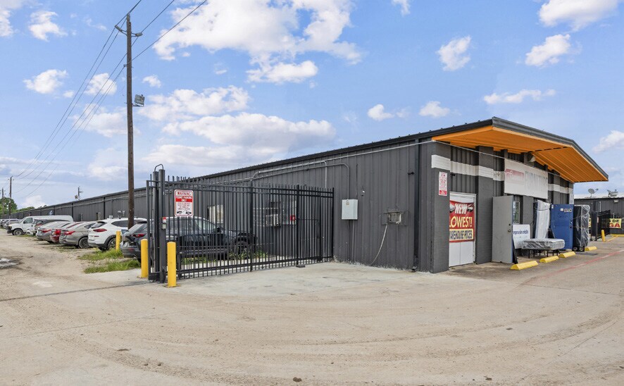 Exchange on Bissonnet Portfolio Sale portefeuille de 4 propriétés à vendre sur LoopNet.ca - Photo du bâtiment - Image 3 de 13