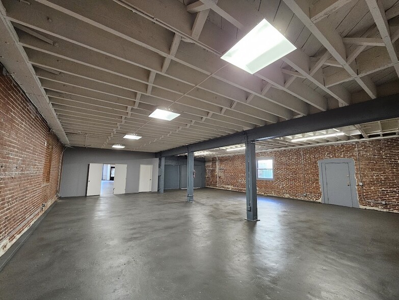 718 Gladys Ave, Los Angeles, CA for lease - Interior Photo - Image 3 of 35