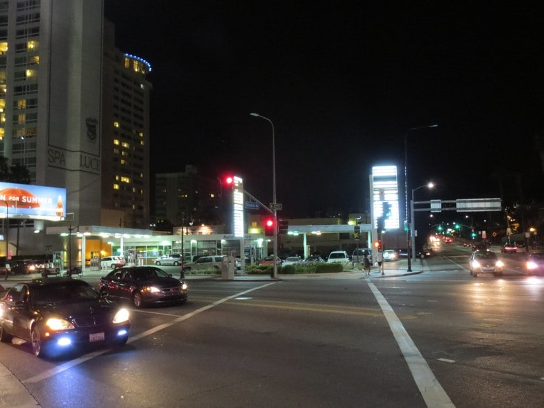 1769 N Highland Ave, Hollywood, CA à vendre - Photo du bâtiment - Image 2 de 5