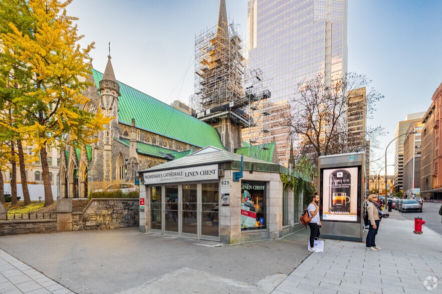 625 Rue Sainte-Catherine O, Montréal, QC à louer - Photo du bâtiment - Image 3 de 4