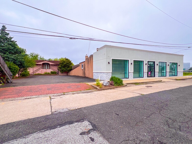 222 E Bridge St, Morrisville, PA à vendre - Photo du bâtiment - Image 2 de 25