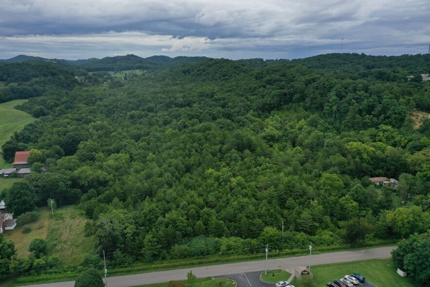 220 Milldale Rd, Dandridge, TN for sale - Primary Photo - Image 1 of 13