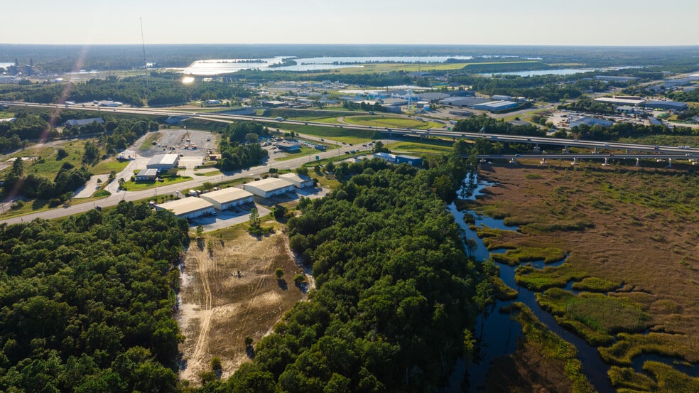 Fully Leased Office/Warehouse Buildings portfolio of 3 properties for sale on LoopNet.ca - Building Photo - Image 3 of 17